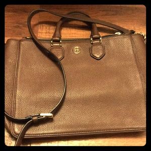 Tory Burch should bag or carry tote.